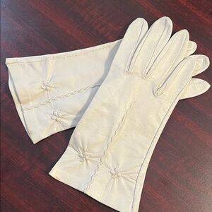 Morley Cream Floral Accent Gloves